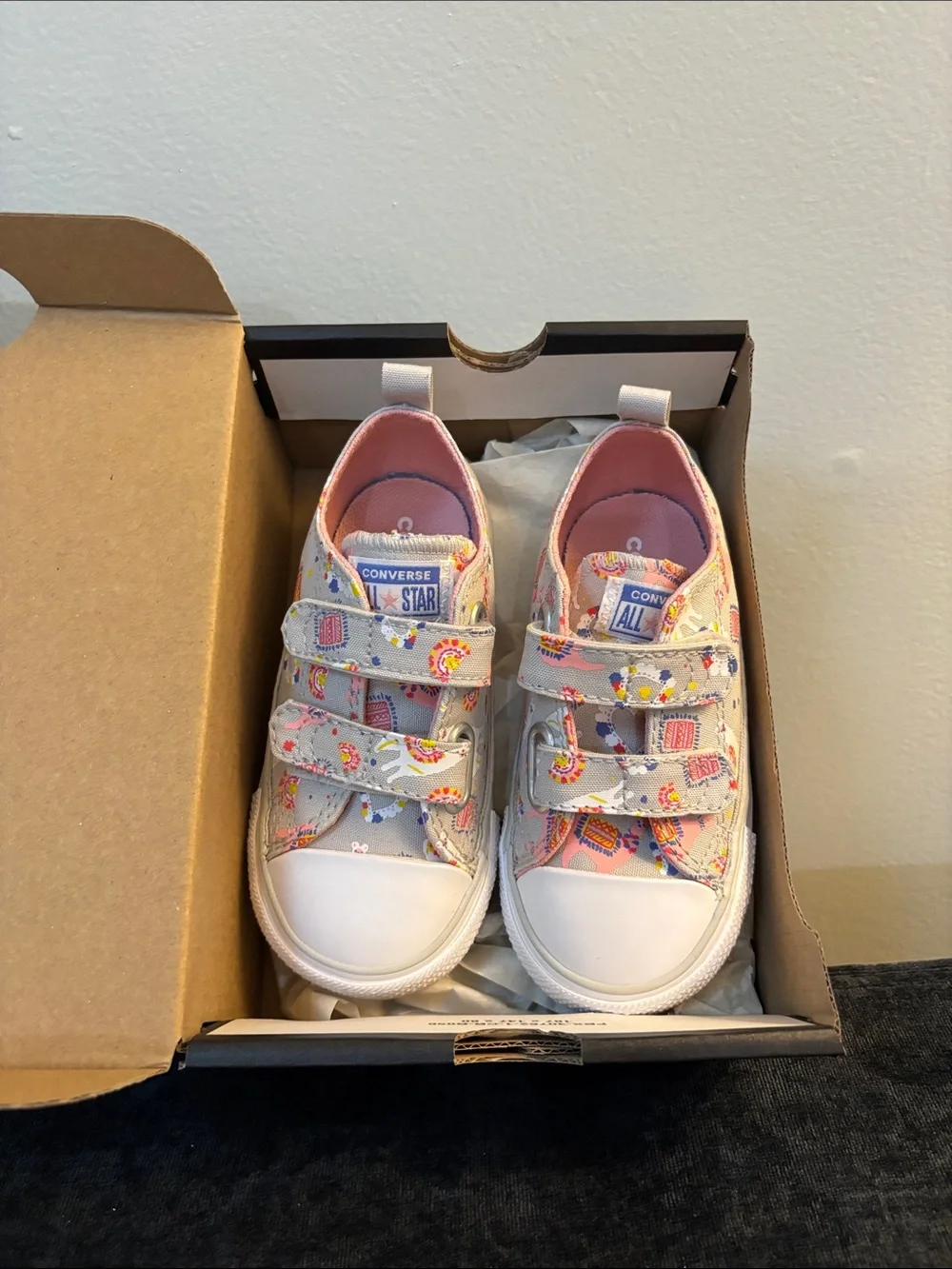 NWOT Converse CHUCK TAYLOR ALL STAR 2V LLAMA - OX - Infant 7